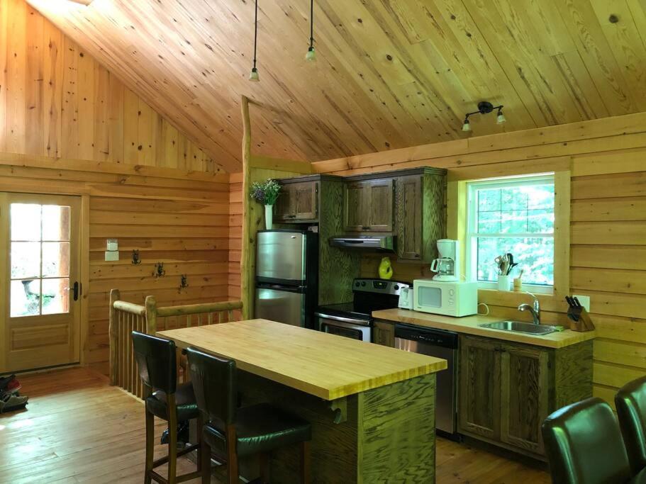 Quiet, Cozy And Comfortable Chalet Val-des-Lacs Esterno foto