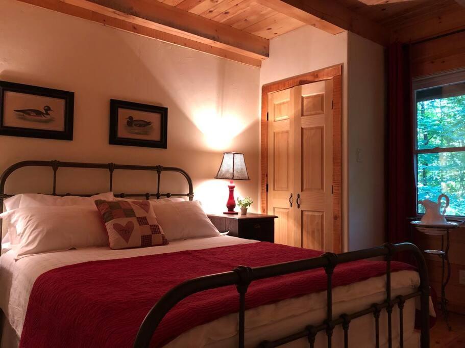 Quiet, Cozy And Comfortable Chalet Val-des-Lacs Esterno foto