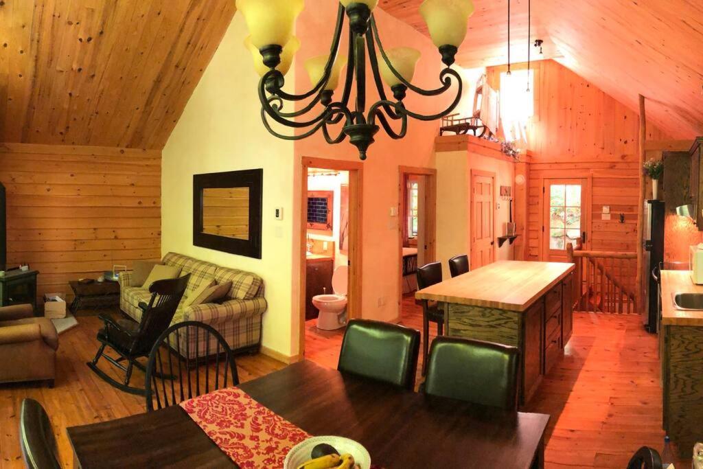Quiet, Cozy And Comfortable Chalet Val-des-Lacs Esterno foto